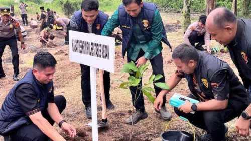Polrestabes Medan Tanam Ribuan Bibit Pohon di Kawasan Jermal, Dukung Program Green Policing