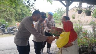 Polsek Perbaungan Salurkan Bantuan Sosial untuk Korban Kebakaran dan Warga Kurang Mampu di Serdang Bedagai