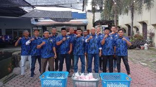 Anggota DPRD Deli Serdang Jasa Wardani Ginting Berbagi Ratusan Takjil di Kawasan Sunggal