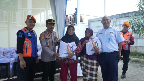 KAI Divre I Sumut Salurkan Bantuan Sosial di Stasiun Lalang, Warga Terima Layanan Kesehatan Gratis dan Sembako