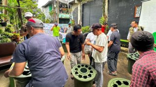 Universitas Pertamina Perkuat Ketahanan Pangan Keluarga Lewat Inovasi Budikdamber di Depok