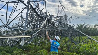 PLN Kerahkan Pesawat Hercules dan Tower Emergency untuk Pulihkan Sistem Kelistrikan Sumut