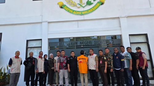 OJK Limpahkan Tersangka dan Barang Bukti Kasus PT BPR SAWA ke Kejari Sidoarjo, Tegaskan Komitmen Berantas Kejahatan Perbankan