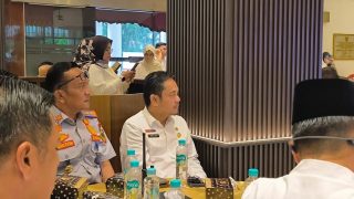 John Ester Lase Beri Penghormatan kepada Sekda Medan Wirya Alrahman yang Purna Tugas