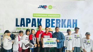 JNE dan IZI Kolaborasi Hadirkan Lapak Berkah, 10 Pedagang UMKM Terima Bantuan Pengembangan Usaha