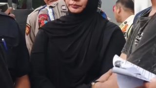 Anggota DPRD Medan Lailatul Badri Temui Pendemo di Tengah Hujan, Limbah Pabrik Kecap Jadi Sorotan