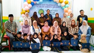 Angkatan Pertama TK Sumarni Rahman Diwisuda, Orang Tua dan Guru Tak Kuasa Menahan Haru