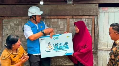 Donasi Insan PLN Hadirkan Listrik Gratis bagi 13 Keluarga di Simalungun