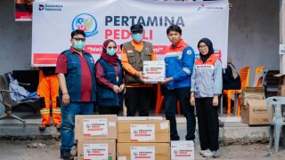 Pertamina Patra Niaga Salurkan Bantuan Penanganan Asap Karhutla di Kerumutan Pelalawan