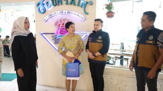 Kepala Bapenda Medan Tinjau Pendaftaran QRESTO di Gerai Fountain Lippo Plaza