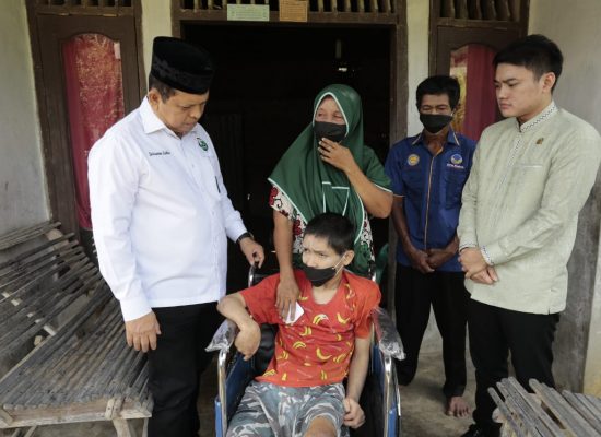 Di Bawah Kaki Gunung Leuser, Sang Pejuang Duafa Bantu Penyandang Disabilitas