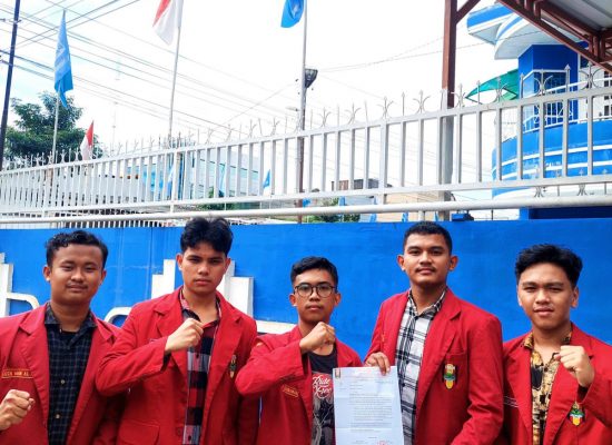 “PK IMM PERTANIAN UMSU Menyambangi Kantor PAN MEDAN Mendesak Saudara ZULKIFLI HASAN Meminta Maaf Terhadap Umat Islam”