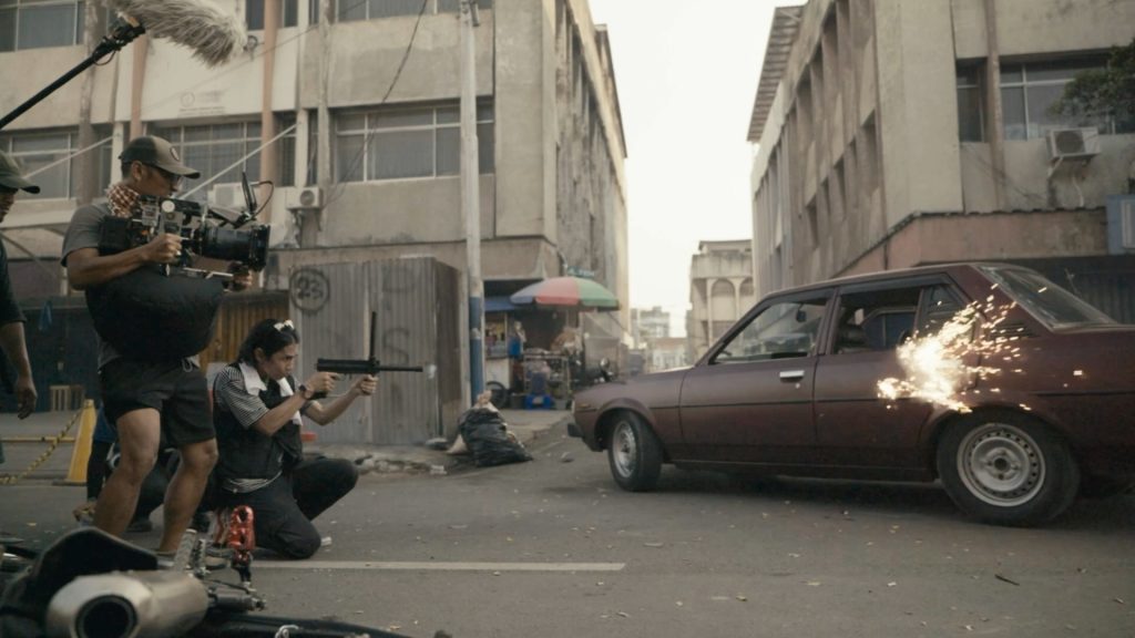 Rahasia Practical Effect di Film “13 Bom di Jakarta” Bubuk Mesiu, Squib, Hingga Ribuan Butir Peluru yang Membantu Para Pemain Merespons Adegan Secara Nyata