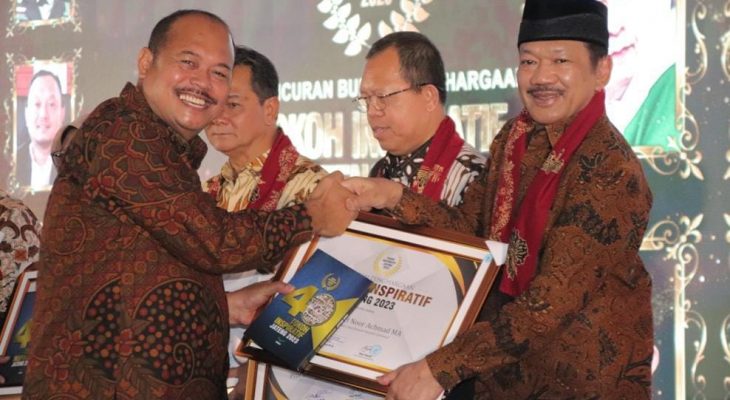 Ketua BAZNAS RI Raih Penghargaan Tokoh Inspiratif Jawa Tengah 2023