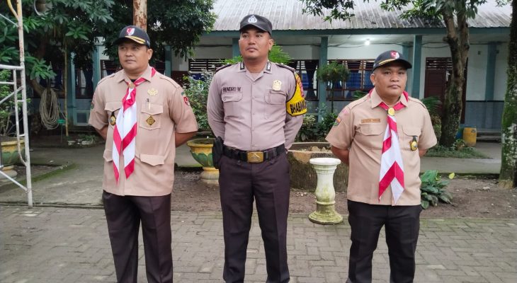 Kapolsek Delitua dan Kasat Binmas Go To School di SMA 13 Negeri Medan