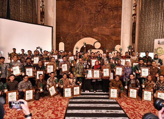 Pertamina Patra Niaga Regional Sumbagut Raih Tujuh Penghargaan dalam Indonesia Green Awards (IGA) 2024
