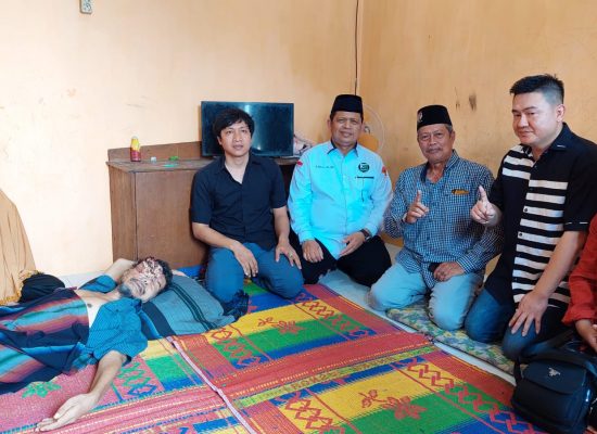 Kampanye tidak Membatasi Sang Pejuang Duafa Membantu Orang yang Membutuhkan