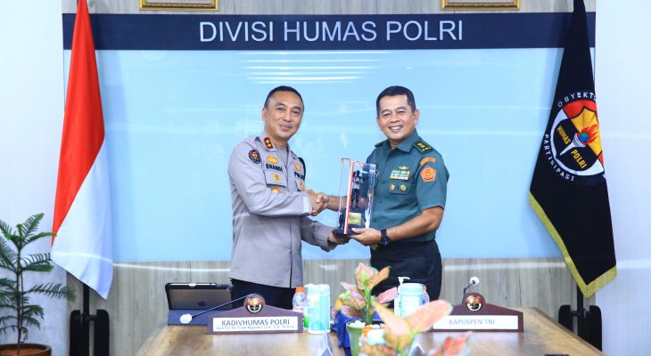 Kunjungan Kapuspen TNI Ke Humas Polri, Irjen Pol Sandi Nugroho : Sinergitas Kunci Lewati Tantangan