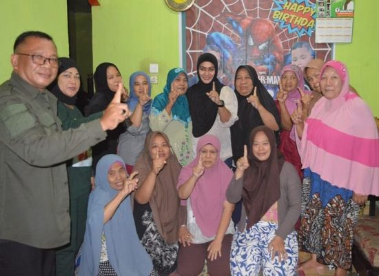 Perkenalkan Diri Sebagai Caleg Partai Kebangkitan Bangsa, Lailatul Badri Giat Kunjungi Warga Untuk Minta Doa Restu dan Dukungan