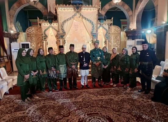 DR H Rahmat Shah Diberi anugerah Gelar Datuk Seri Duta Paduka RajaOleh Kesultanan Deli
