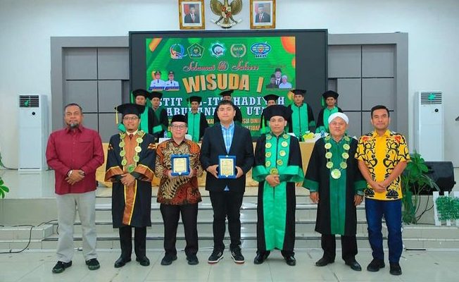 Bupati Labura Hadiri Wisuda Sarjana STIT AL- ITTIHADIYAH