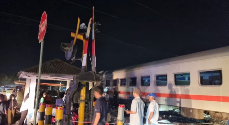 KAI Sesalkan Truk Terobos Pintu Perlintasan Sehingga Menemper KA Putri Deli di Perbaungan*