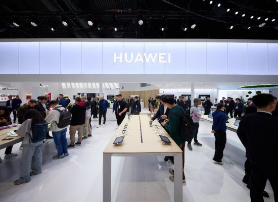 Huawei Membuka Babak Baru dan Pamerkan Rangkaian Produk Fashion-forward Kelas Atas di MWC 2024