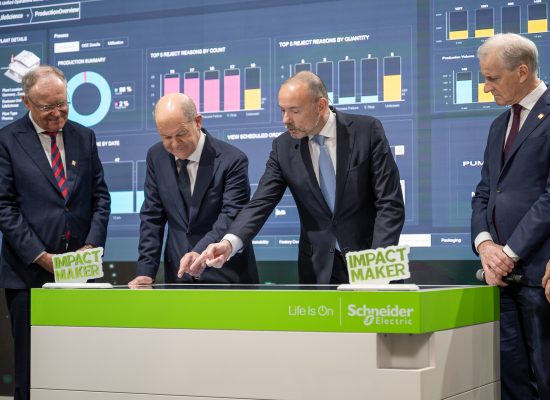 Schneider Electric menekankan pentingnya perangkat lunak, otomasi, dan elektrifikasi dalam meningkatkan daya saing industri