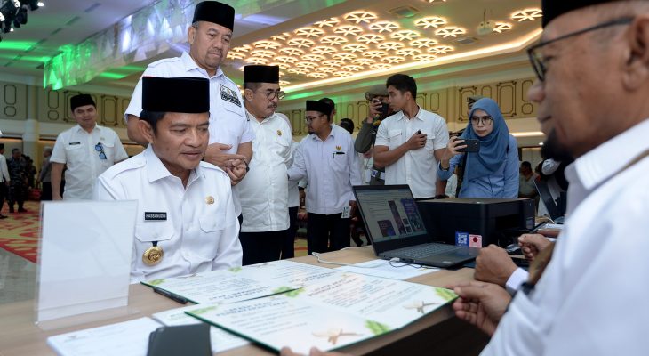 Pj Gubernur Ajak Masyarakat Senantiasa Berzakat, Serahkan Zakat ASN Pemprov Sumut Rp6 Miliar.