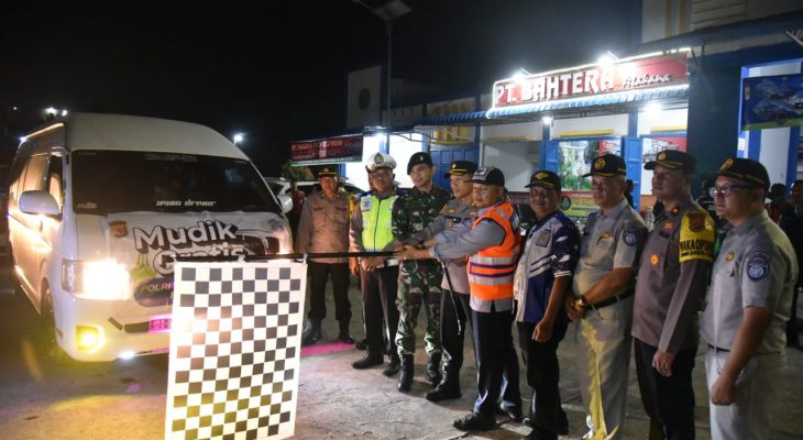 Polres Bireuen Lepas 3 Mobil Hiace Mudik Gratis