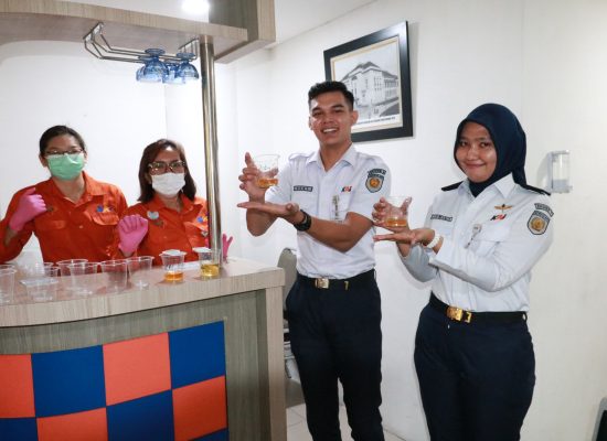 Pastikan Pelayanan Mudik Lebaran Aman, PT KAI Divre I Sumut Lakukan Tes Narkoba Kepada Awak Sarana Perkeretaapian