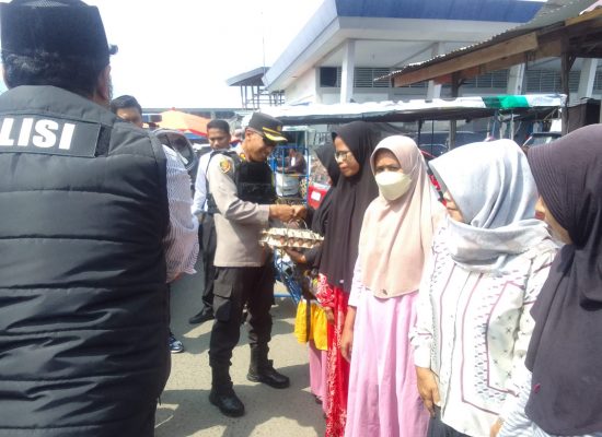 Kapolres Bireuen Bersama Forkopimda Sidak Pasar dan Pemberian Paket Kepada Kaum Dhuafa
