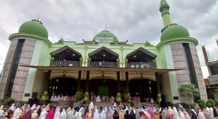 Ratusan Warga Sholat Idul Fitri 01 Syawwal 1445 H Penuhi Masjid Taqwa Muhammadiyah Kampung Dadap