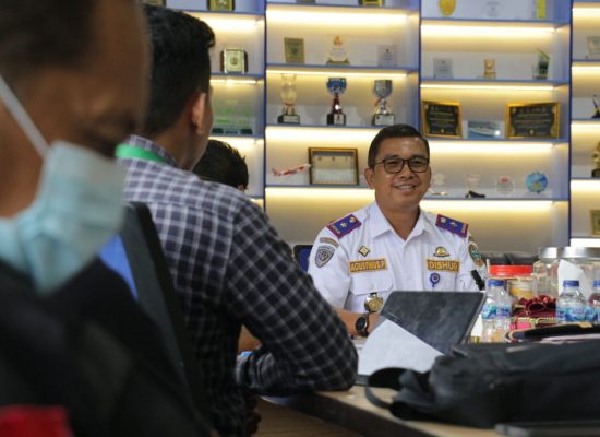 Tindaklanjuti Tuntutan Mitra Angkutan Sewa Khusus (Online), Dishub Sumut Gelar Rapat Bersama Aplikator
