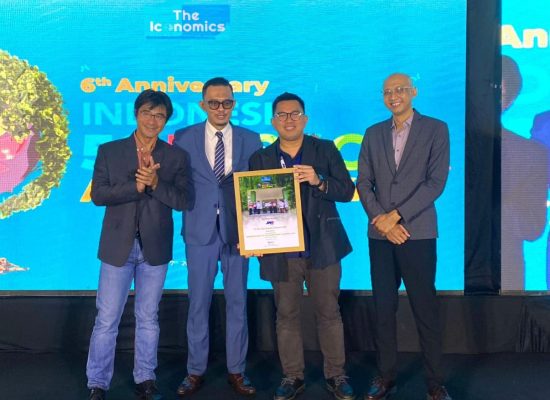 JNE Raih Penghargaan The Iconomics “Indonesia Best 50 CSR Awards 2024”  Kategori Courier Service