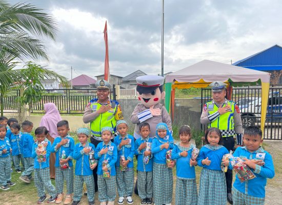 Polisi Sahabat Anak, Satlantas Polres Bireuen Beri Pemahaman Tentang Berlalu Lintas