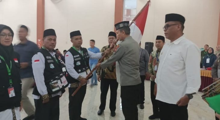 Kakanwil Kemenag Sumut, Kapoldasu dan Bupati Madina Lepas 358 Jamaah Haji Kloter III
