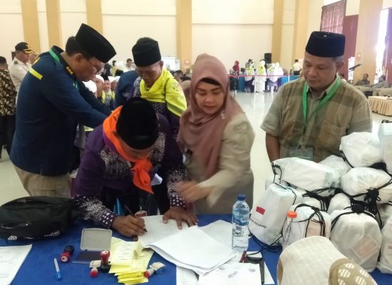 Kasi Kehumasan PPIH Embarkasi Medan Pantau Pemeriksaan Kesehatan Jemaah Haji