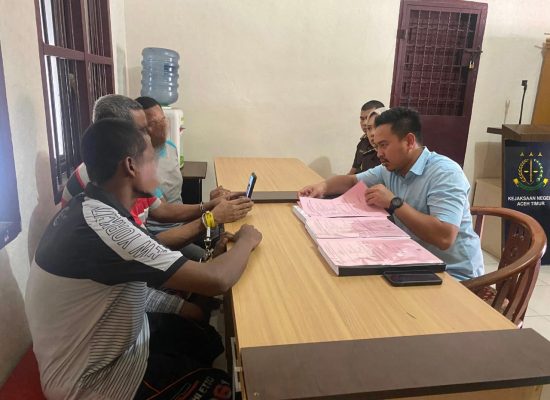Satreskrim Polres Langsa Limpahkan Tiga Tersangka dan Barang Bukti Penyeludupan Manusia ke Jaksa