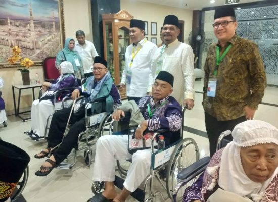 Bersama Ketua IPHI Sumut, Rahudman Harahap Datangi Jamaah Kloter 8 Ucapkan Selamat Jalan Semoga Jadi Haji Mabrur