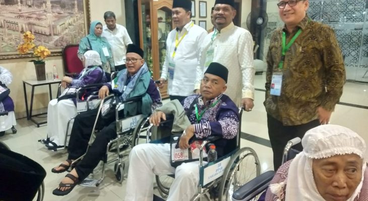 Bersama Ketua IPHI Sumut, Rahudman Harahap Datangi Jamaah Kloter 8 Ucapkan Selamat Jalan Semoga Jadi Haji Mabrur