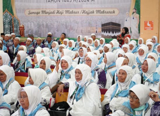 Kelompok Terbang 10 CJH di Berangkatkan