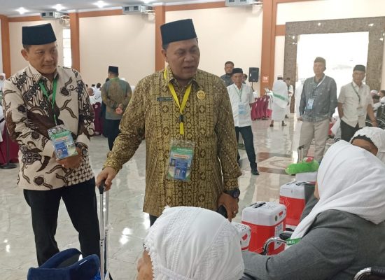 Ketua PPIH Embarkasi Medan : Tamu Allah Harus Saling Membantu