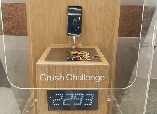 OPPO A60: Lebih Dari Sekedar Smartphone, Dua RIbu Lebih Konsumen Buktikan Ketahanannya untuk Geprek Kacang Walnut!