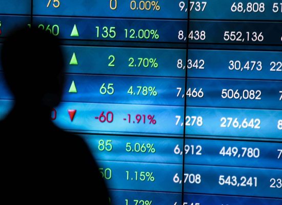 IHSG Bertahan Di Zona Hijau Ditengah Minimnya Sentimen, Rupiah Melemah Dekati 16.500