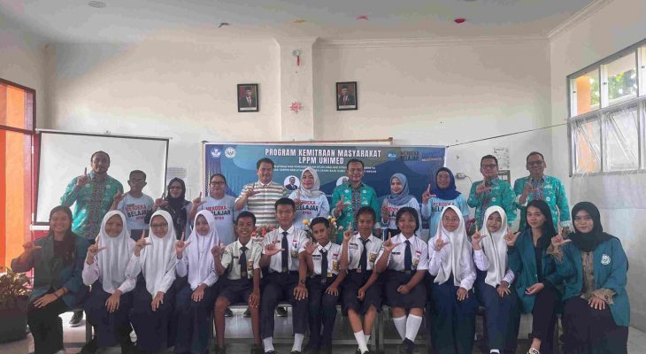 TIM PKM LPPM Unimed Gelar Pelatihan Analisis Cerpen Berlatar Sumatera Utara di SMPN 15 Medan