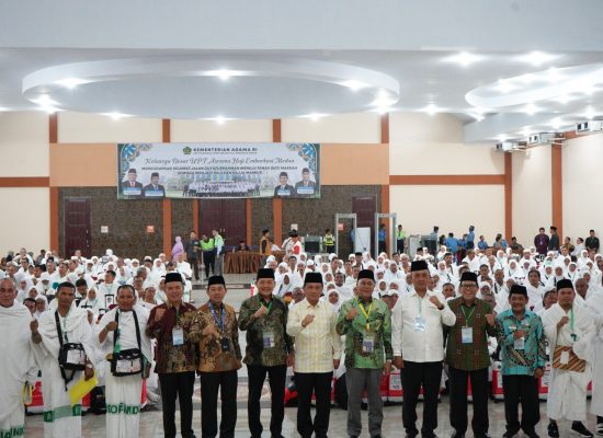 Ketua PPHI Embarkasi Medan Melepas 358 Tamu Allah Kloter 24 Asal Kab. Paluta, Kota Medan dan Serdang Bedagai