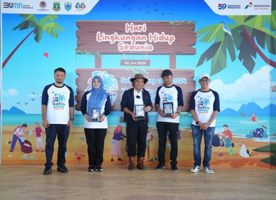 Aksi Bersih Pantai di Pantai Teluk Labuan, PGN Dukung Pantai Makin Bersih dan Lestari