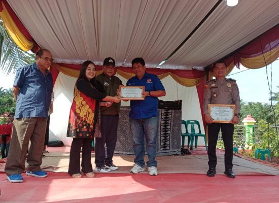 Kapolsek Pancur Batu dan Ketua Koni Pancur Batu Terima Penghargaan Dari Pendiri Perguruan Seni Oleh Raga Silat Budi Luhur Indonesia