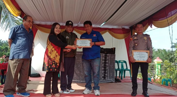 Kapolsek Pancur Batu dan Ketua Koni Pancur Batu Terima Penghargaan Dari Pendiri Perguruan Seni Oleh Raga Silat Budi Luhur Indonesia